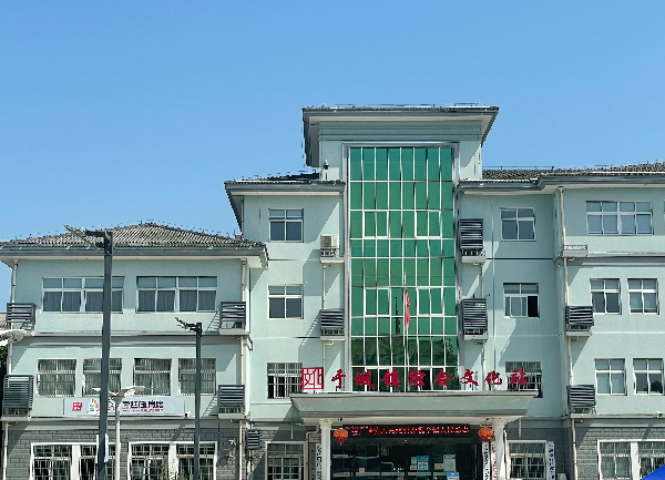 創(chuàng)能正能量：職工搶修獻血車，好人好事成風景！